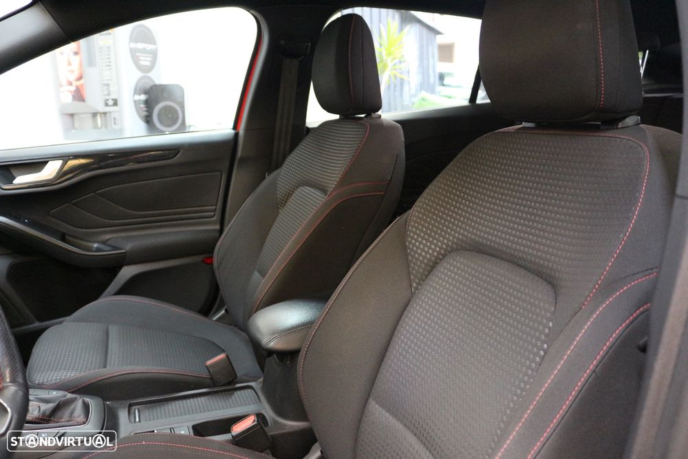 Ford Focus 1.0 EcoBoost S&S ST-LINE - 32