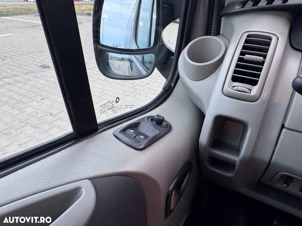Opel Vivaro - 28