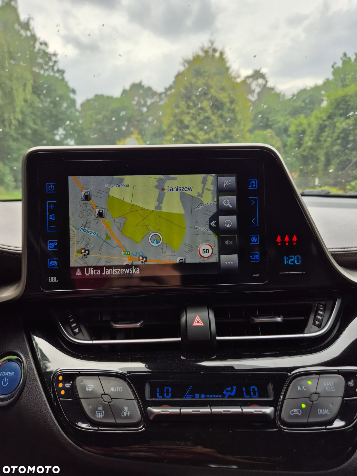 Toyota C-HR 1.8 Hybrid Neon Lime powered by JBL - 13