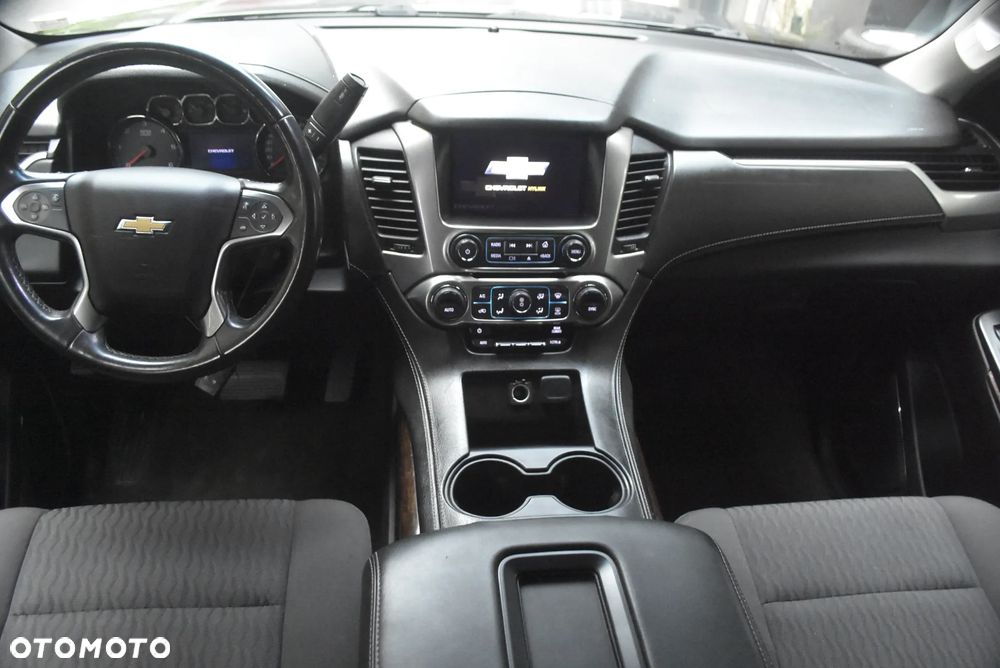 Chevrolet Suburban - 6