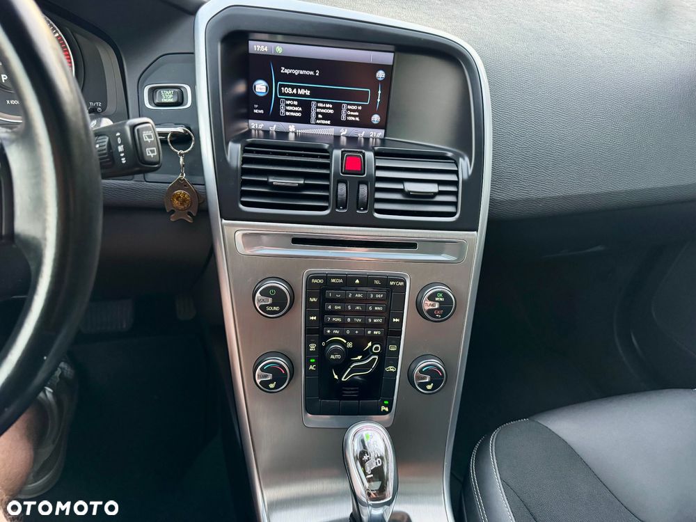 Volvo XC 60 D4 Geartronic Momentum - 22