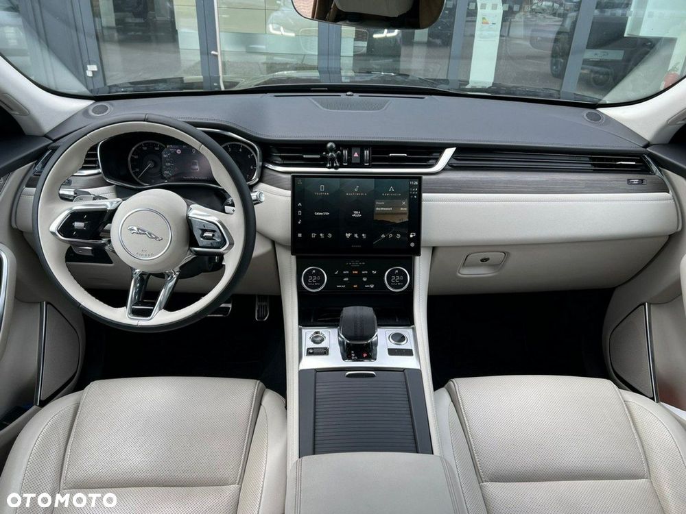 Jaguar F-Pace - 12
