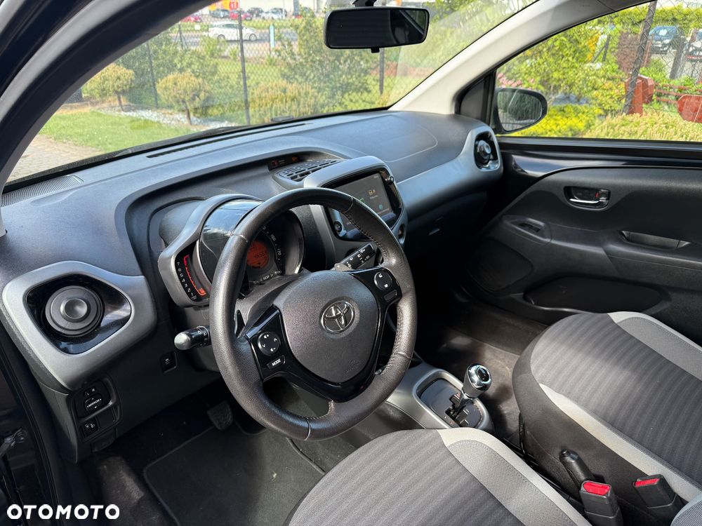 Toyota Aygo x.shift x-play connect - 11