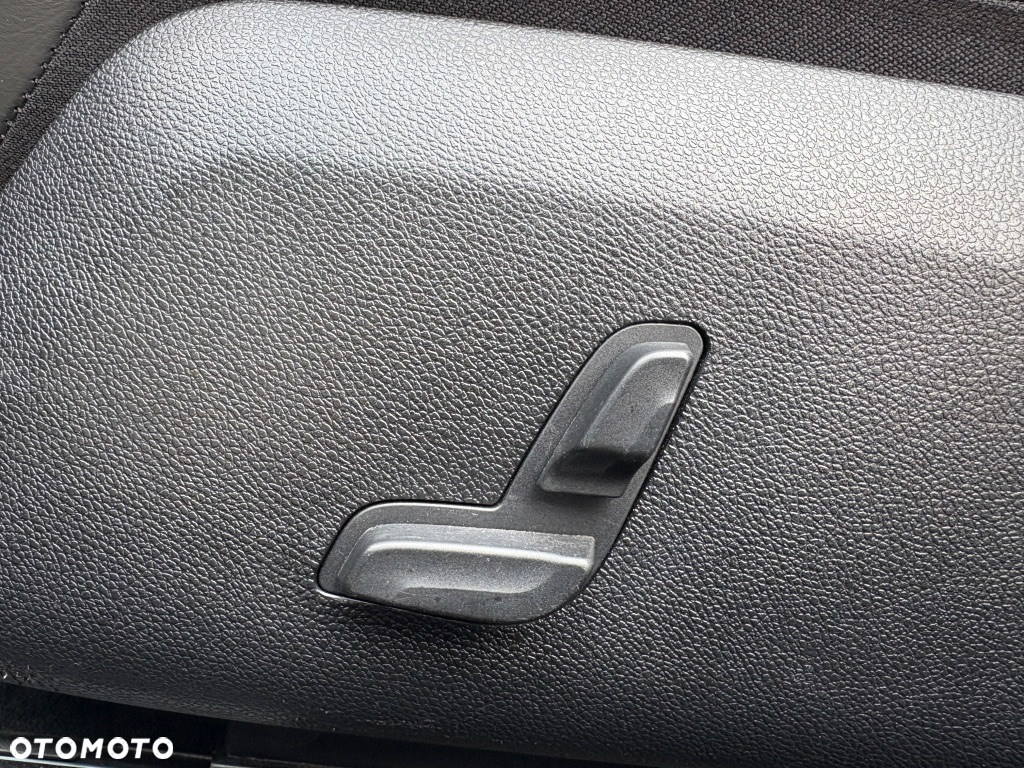 Mercedes-Benz Klasa E 63 AMG T AMG Speedshift 7G-MCT - 16