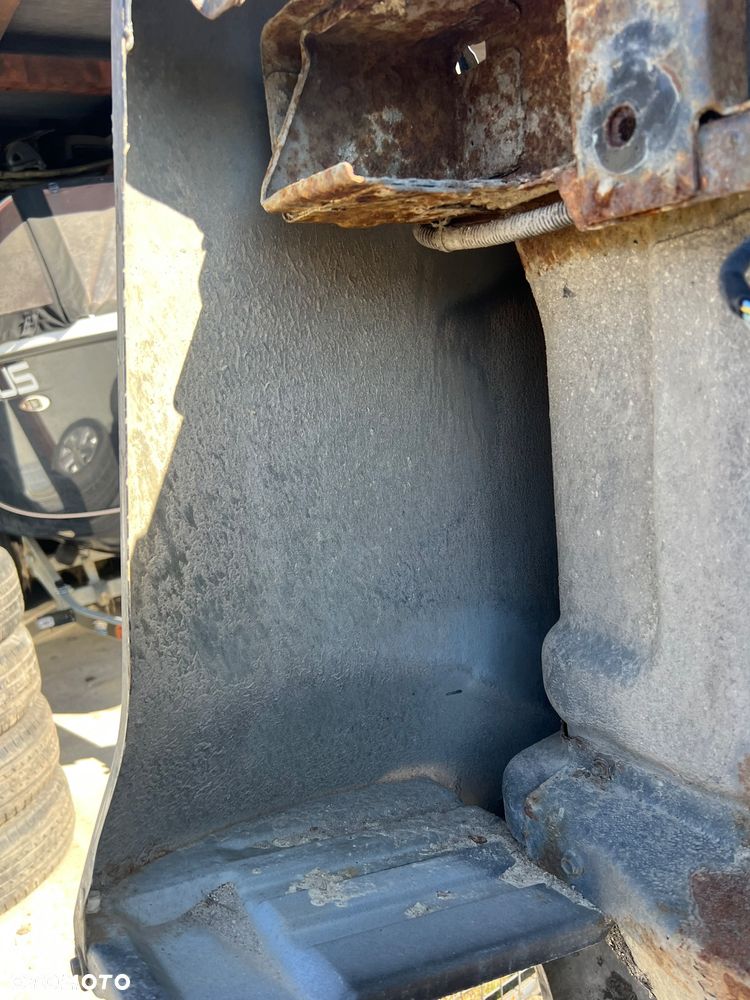 Lewy błotnik zabudowy skrzyni ładunkowej krótkiej Nissan Navara d40 ładny stan - 5