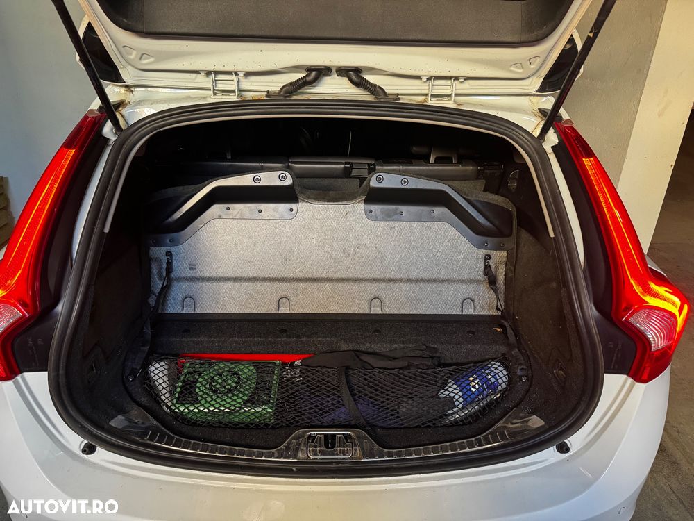 Volvo V60 D6 Plug-In-Hybrid AWD Geartronic Summum - 15