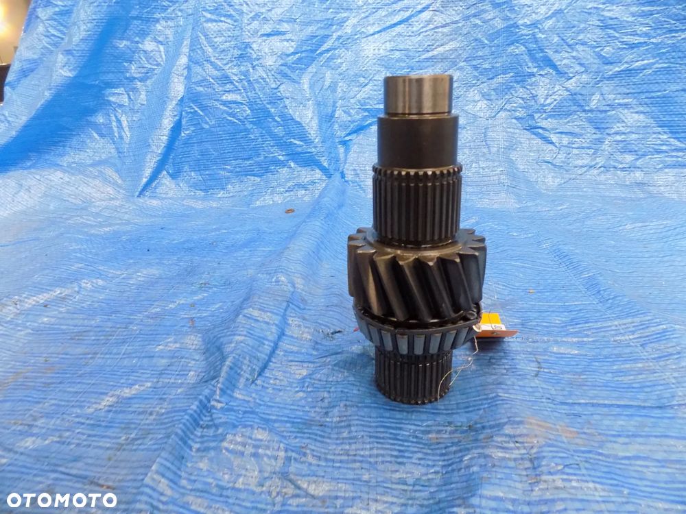 John Deere seria 6000, 6600  6506 6800 6900 l78944  WOM PTO wałek - 1