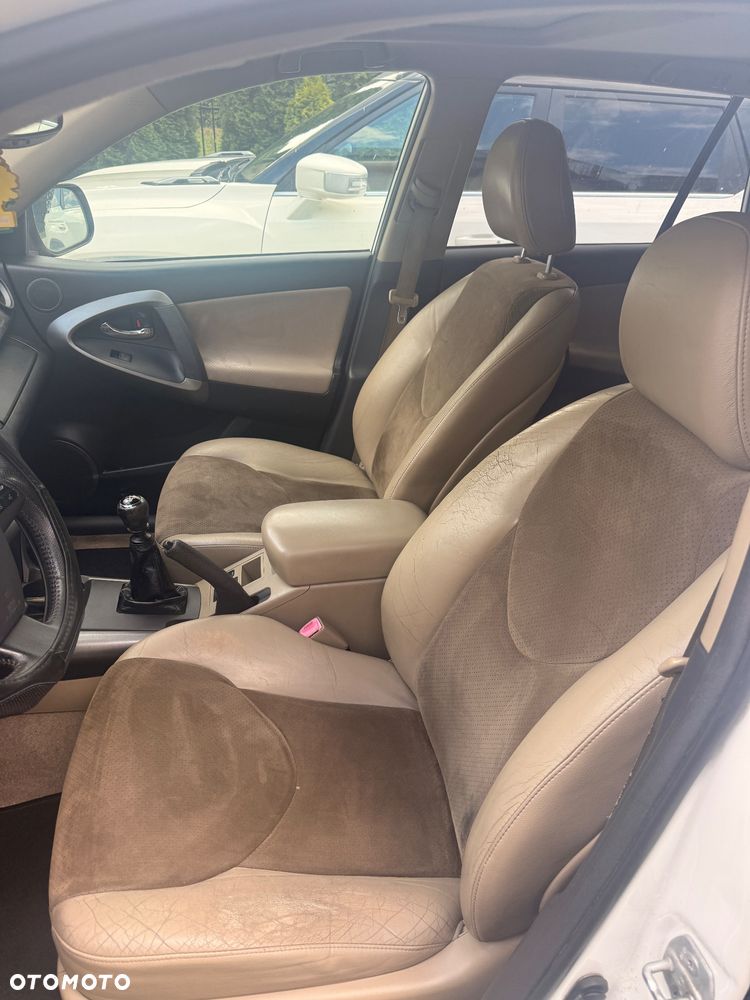 Toyota RAV4 2.2 D-4D X - 15