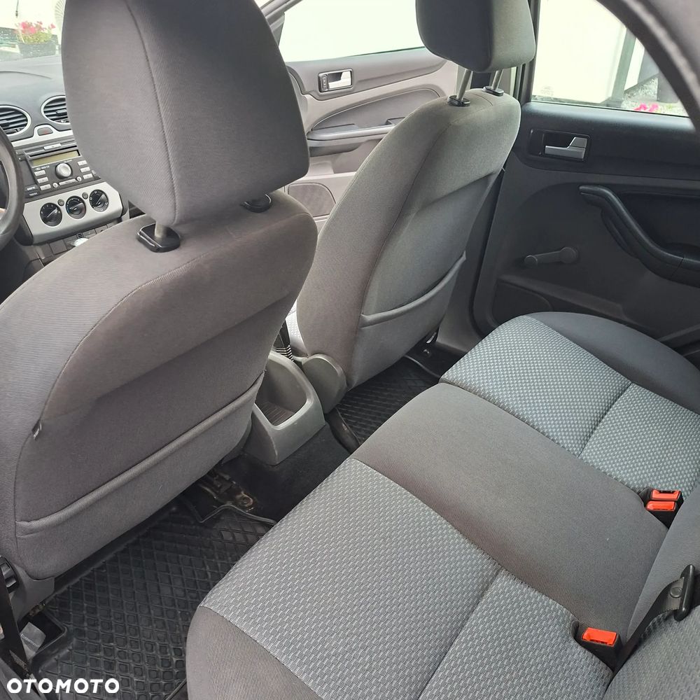 Ford Focus 1.6 Ambiente - 6