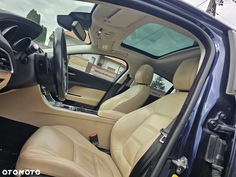 Jaguar XE 20d Prestige - 7