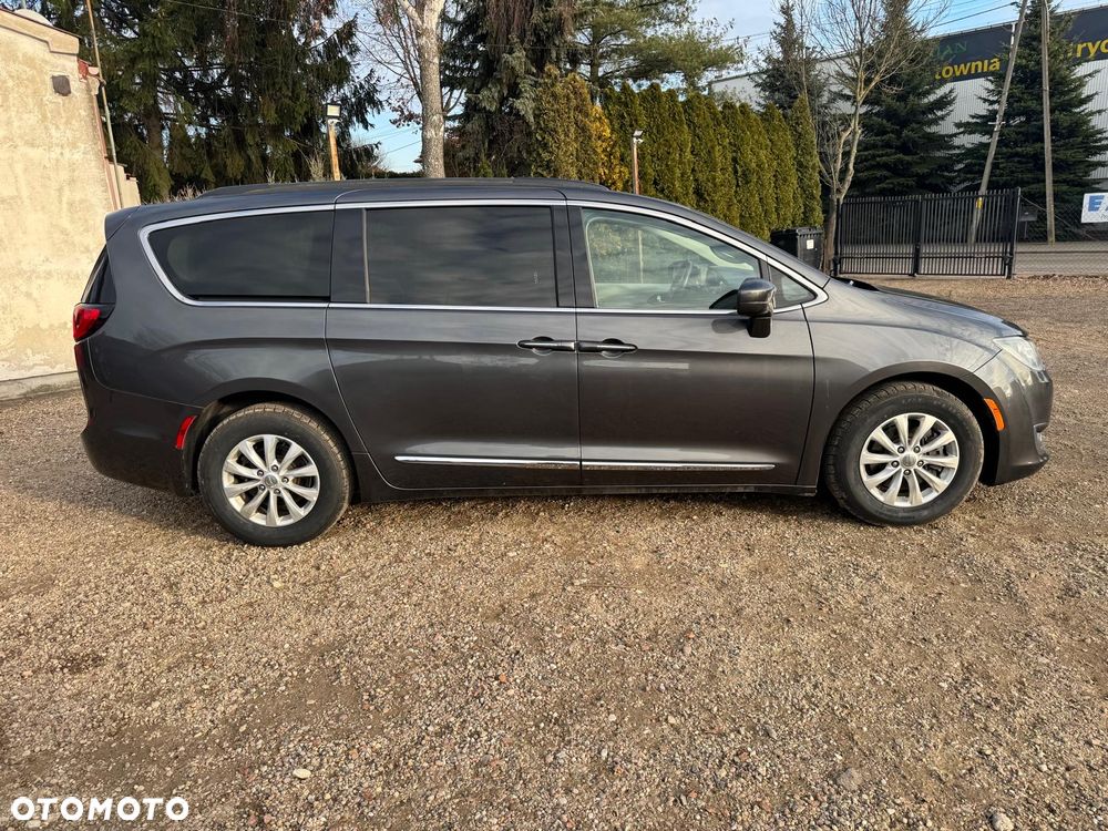 Chrysler Pacifica - 27