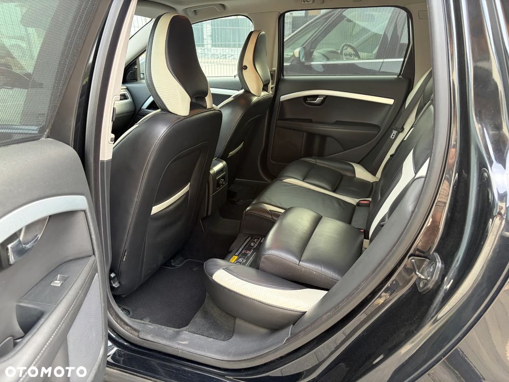Volvo V70 D5 AWD R-Design - 10
