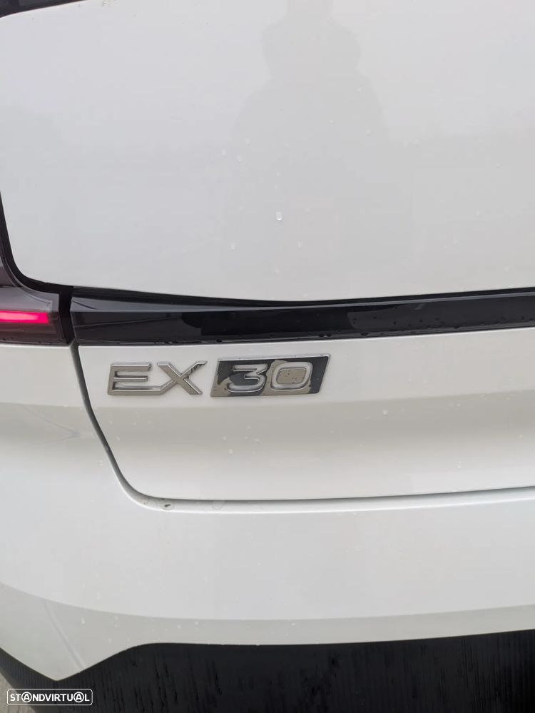 Volvo EX30 Single Motor Extended Range RWD Ultra - 14