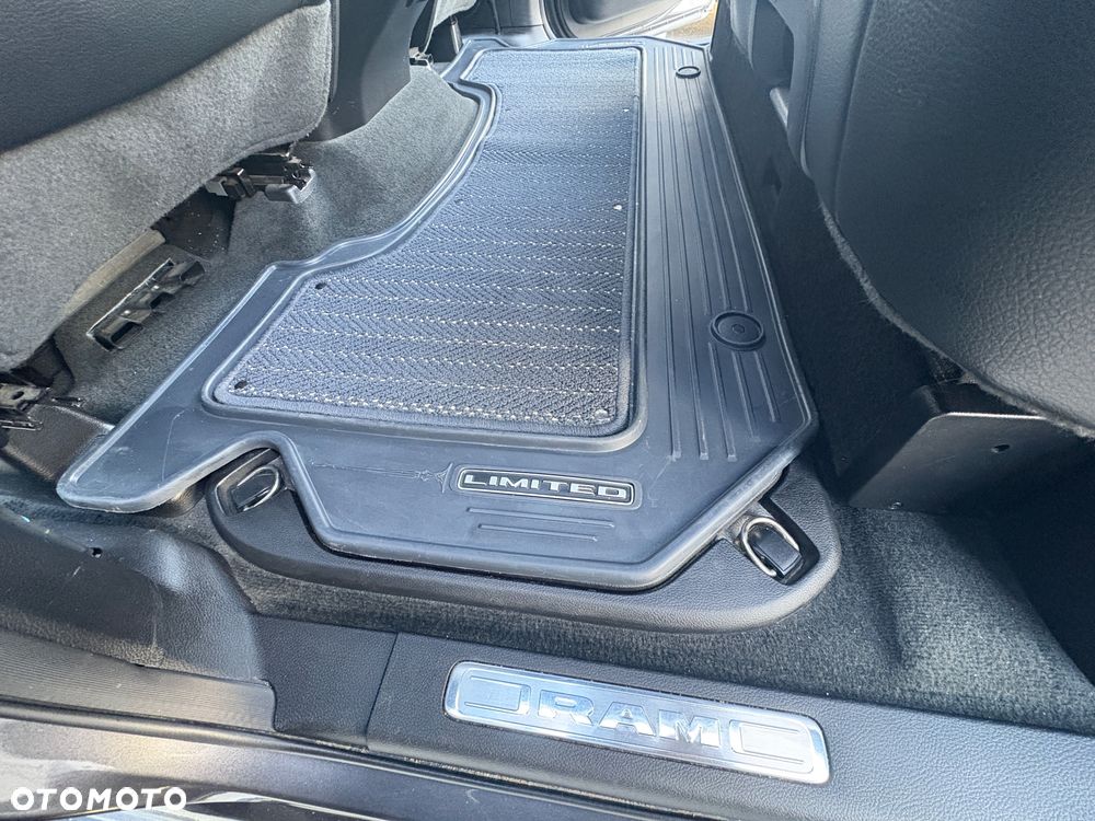 RAM 1500 Crew Cab Shortbed Laramie - 8