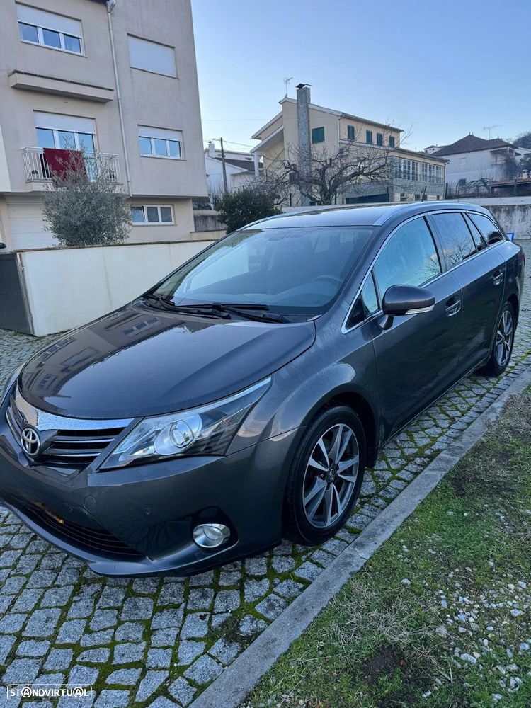 Toyota Avensis SD 2.0 D-4D Exclusive +GPS - 3