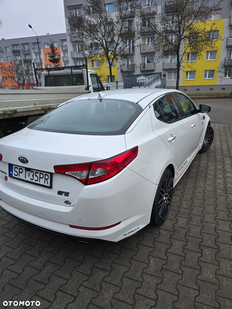 Kia Optima 2.0 L - 2