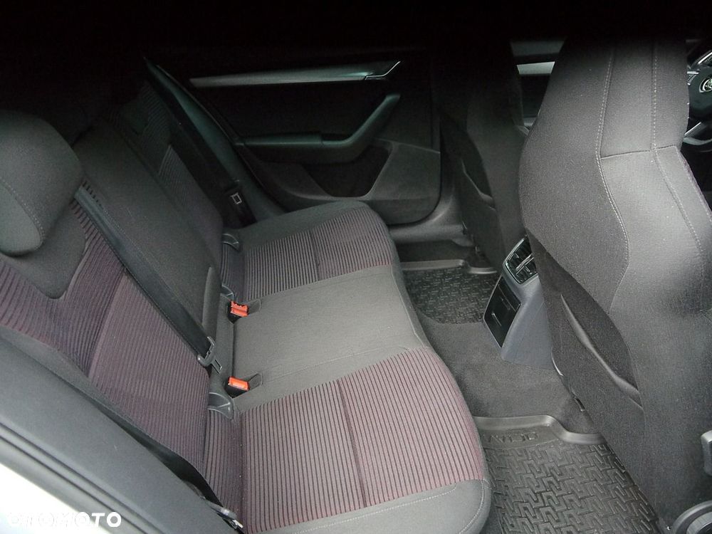 Skoda Octavia 2.0 TDI Sportline - 31