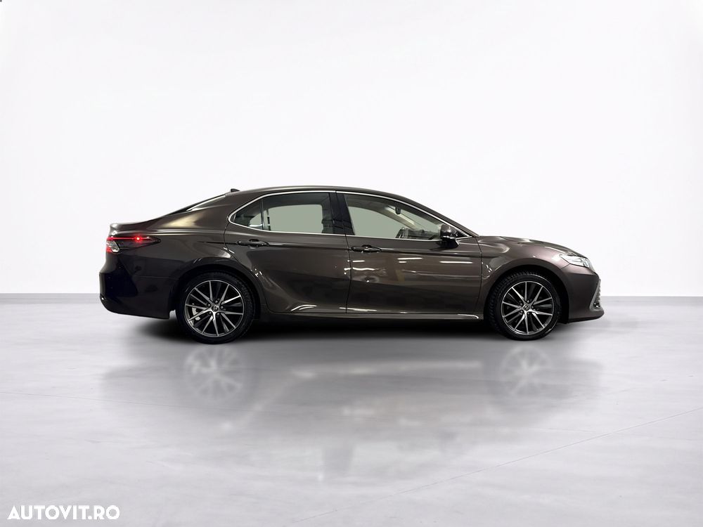 Toyota Camry - 7