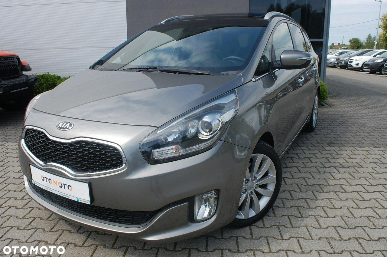 Kia Carens - 11
