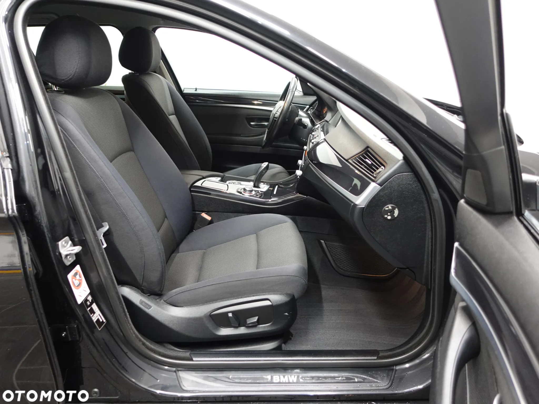 BMW Seria 5 520d xDrive Touring - 29