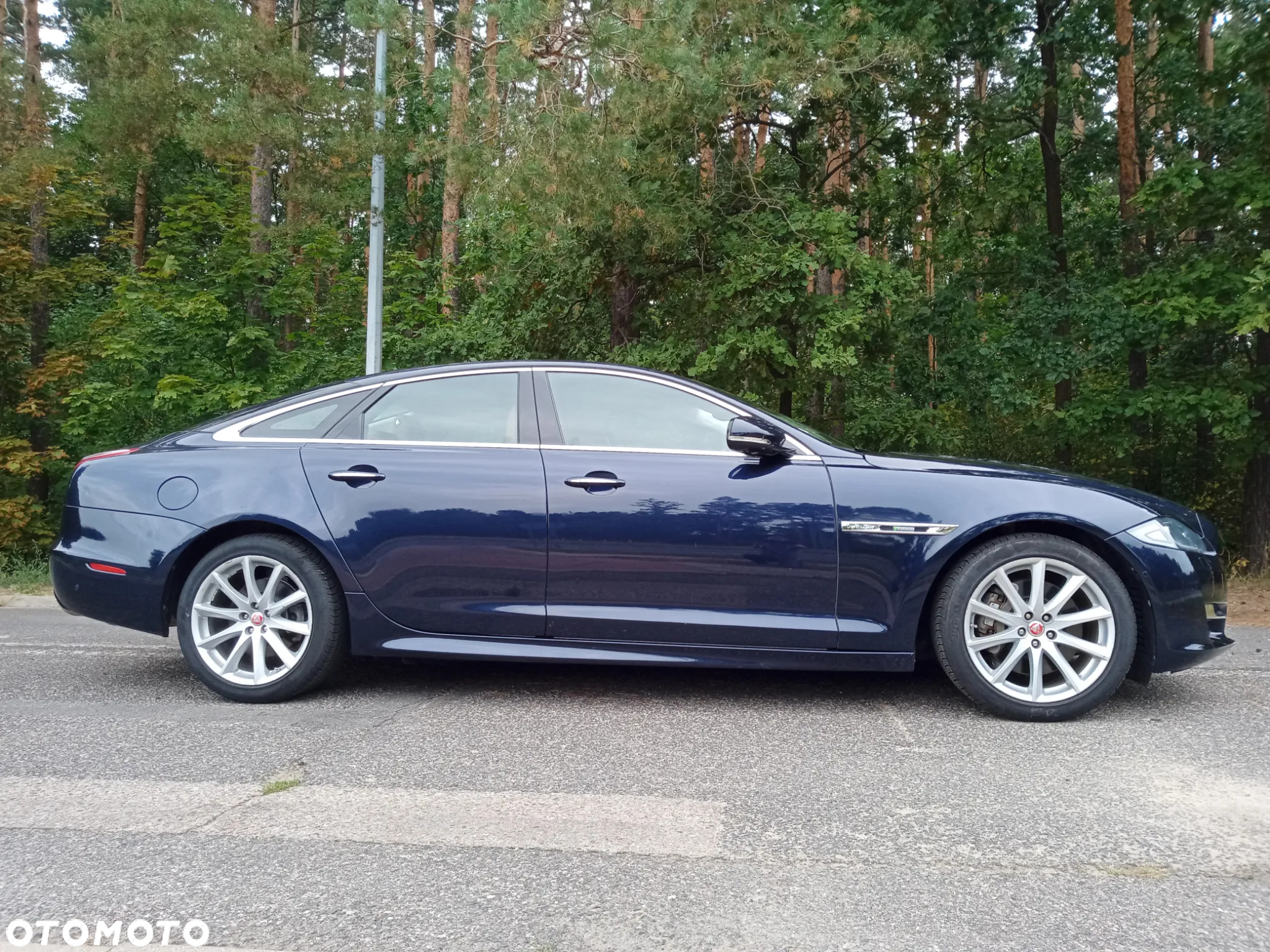 Jaguar XJ 3.0 T AWD R-Sport - 4