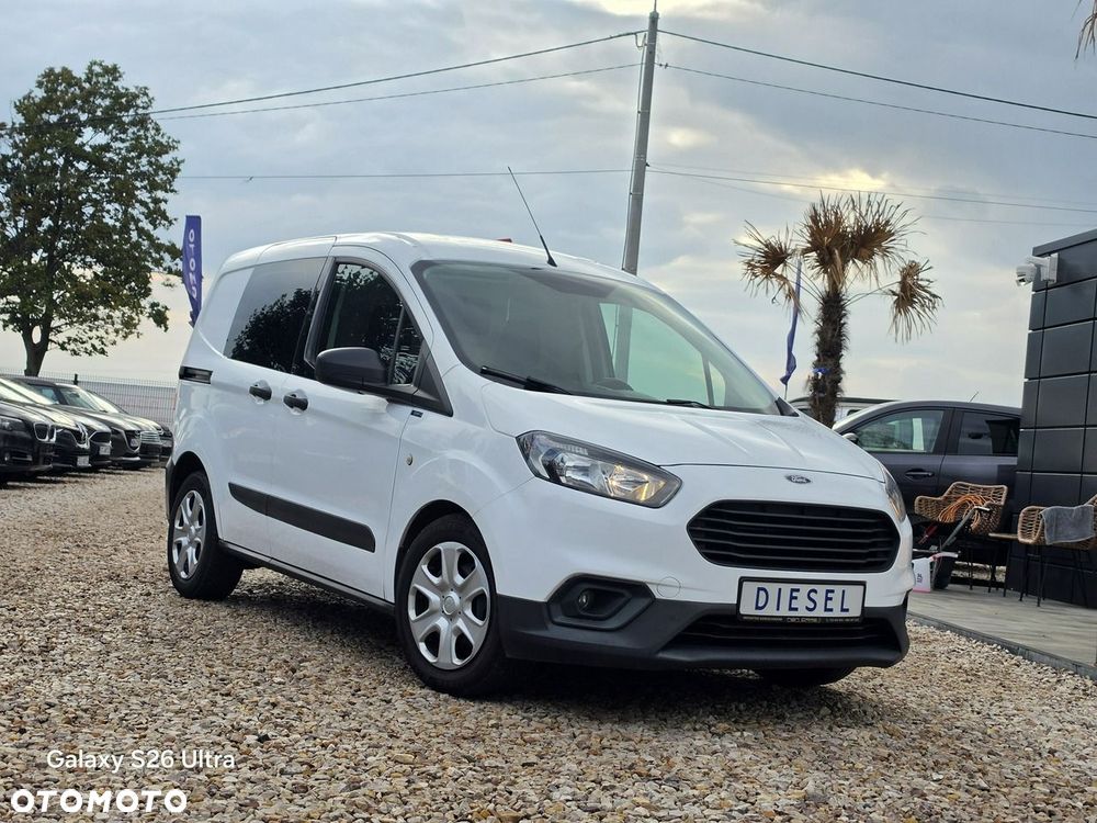 Ford Transit Courier - 20