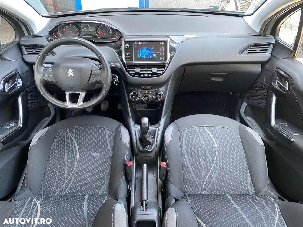 Peugeot 208 - 16