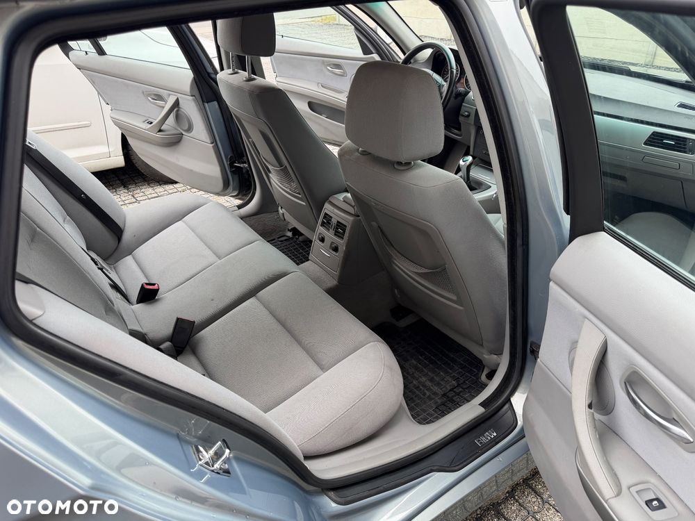 BMW Seria 3 320i - 8