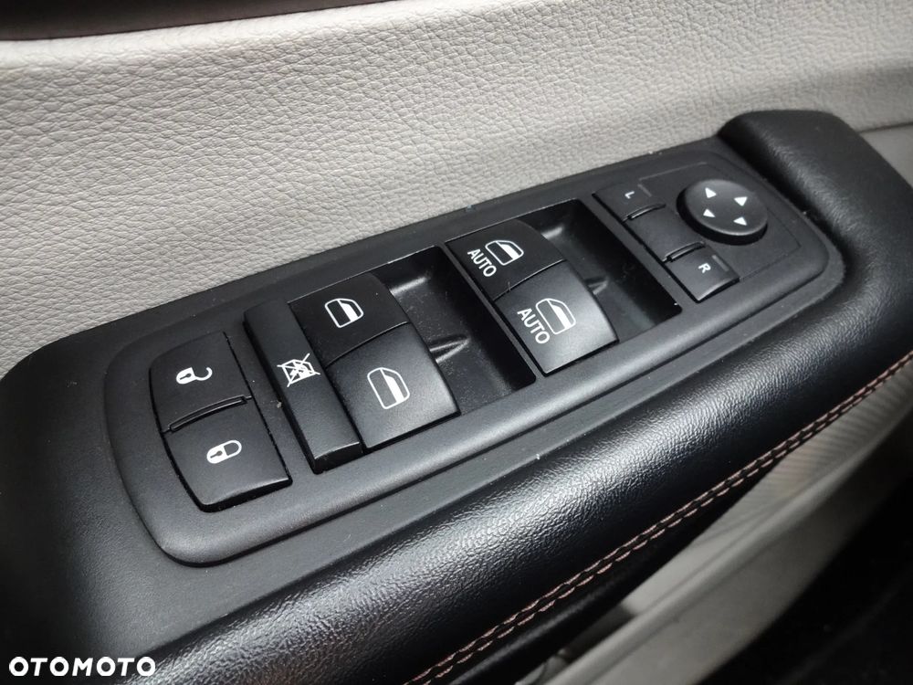 Chrysler Pacifica - 14