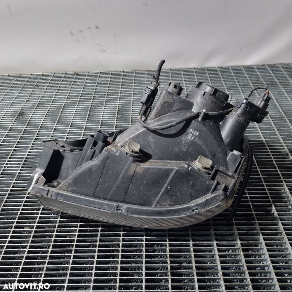 Far Dreapta Hyundai Tucson 2006 - 2010 SUV 4 Usi (1477) Fara xenon - 4