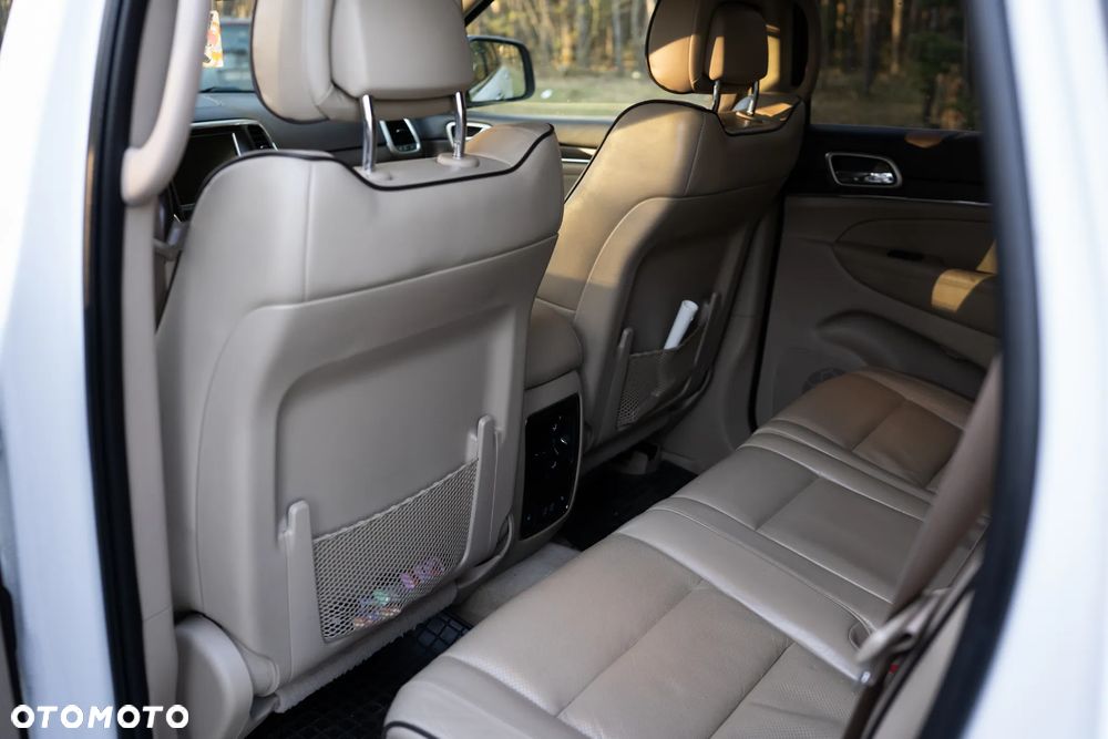 Jeep Grand Cherokee - 30