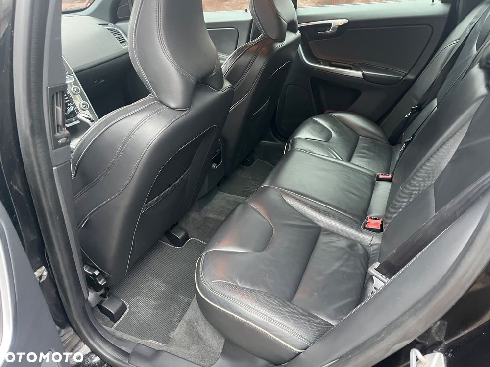 Volvo XC 60 D3 Drive-E R-Design Momentum - 20