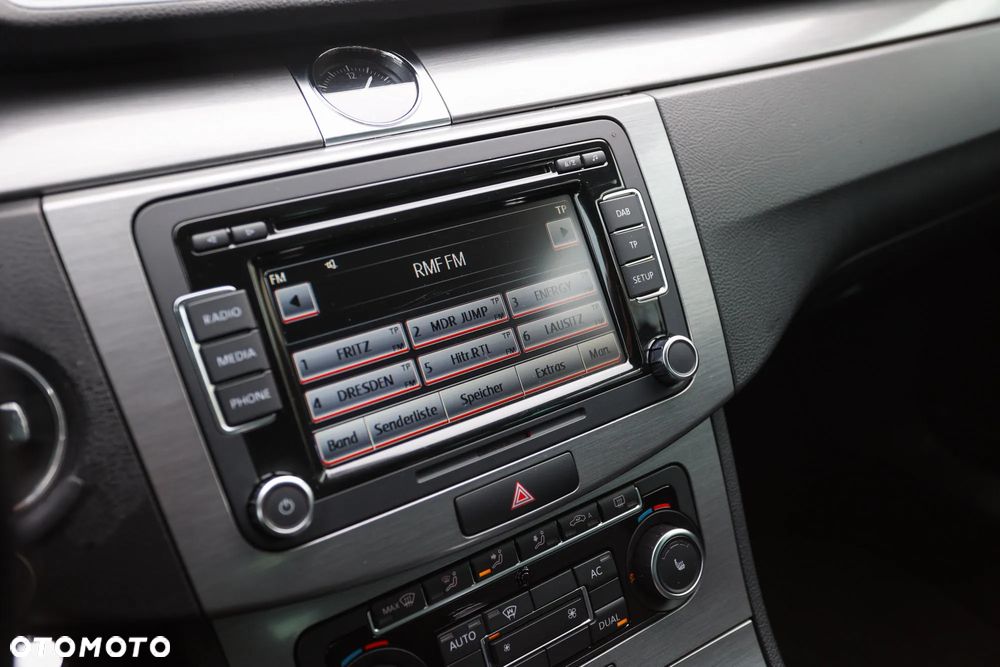 Volkswagen Passat 2.0 TDI 4Motion DSG BlueMotion Tech Highline - 24