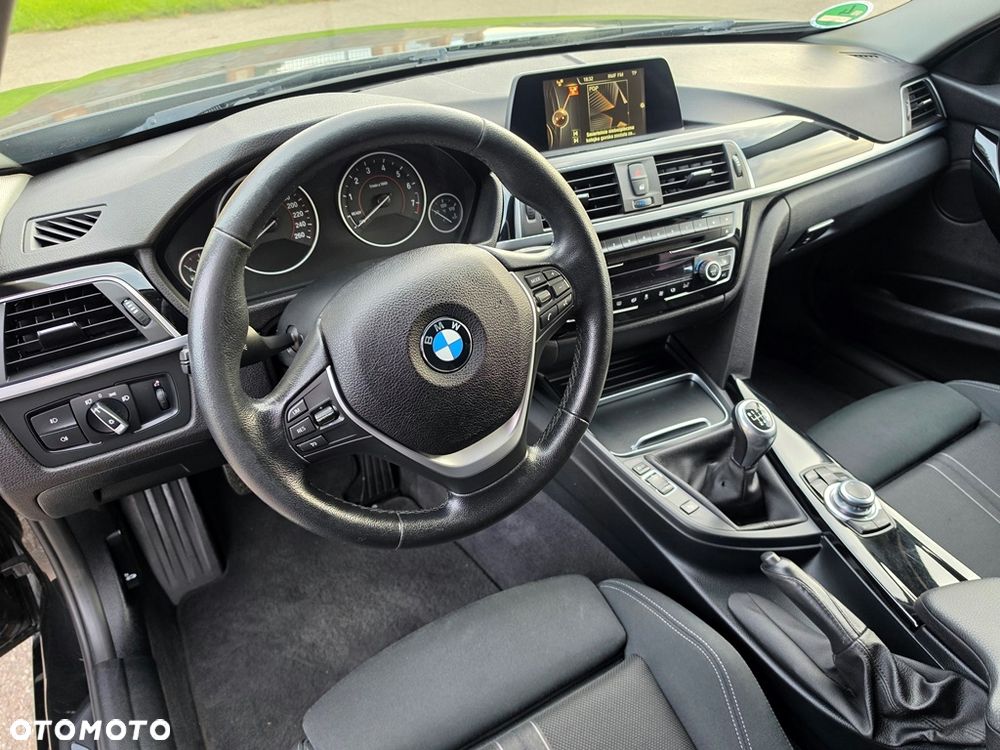 BMW Seria 3 318i Sport Line - 27