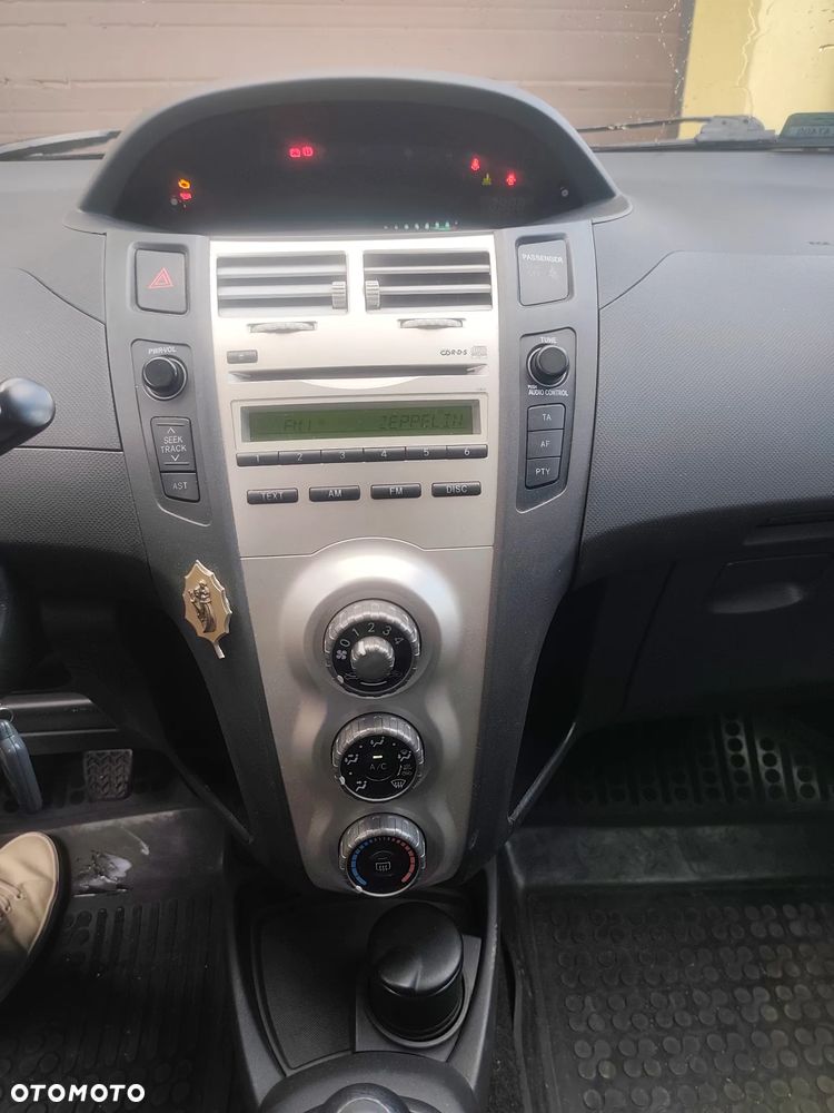 Toyota Yaris 1.0 Luna A/C - 8
