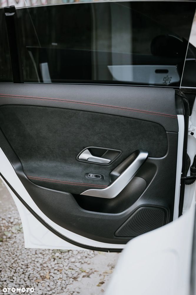 Mercedes-Benz CLA 180 AMG Line 7G-DCT - 28