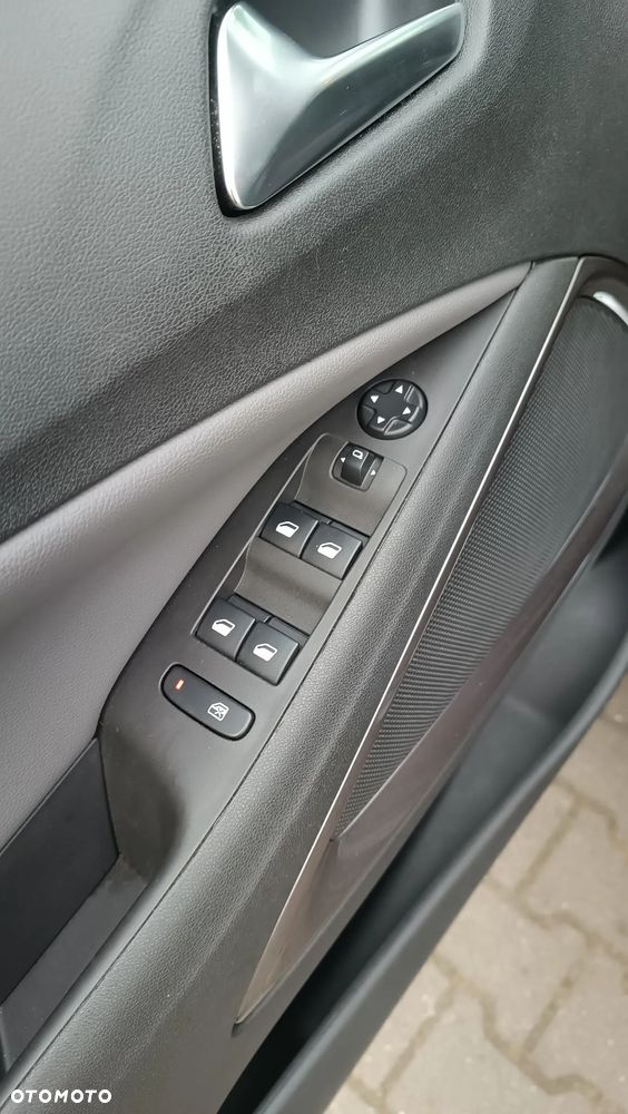 Opel Crossland X 1.2 T Design Line S&S - 8