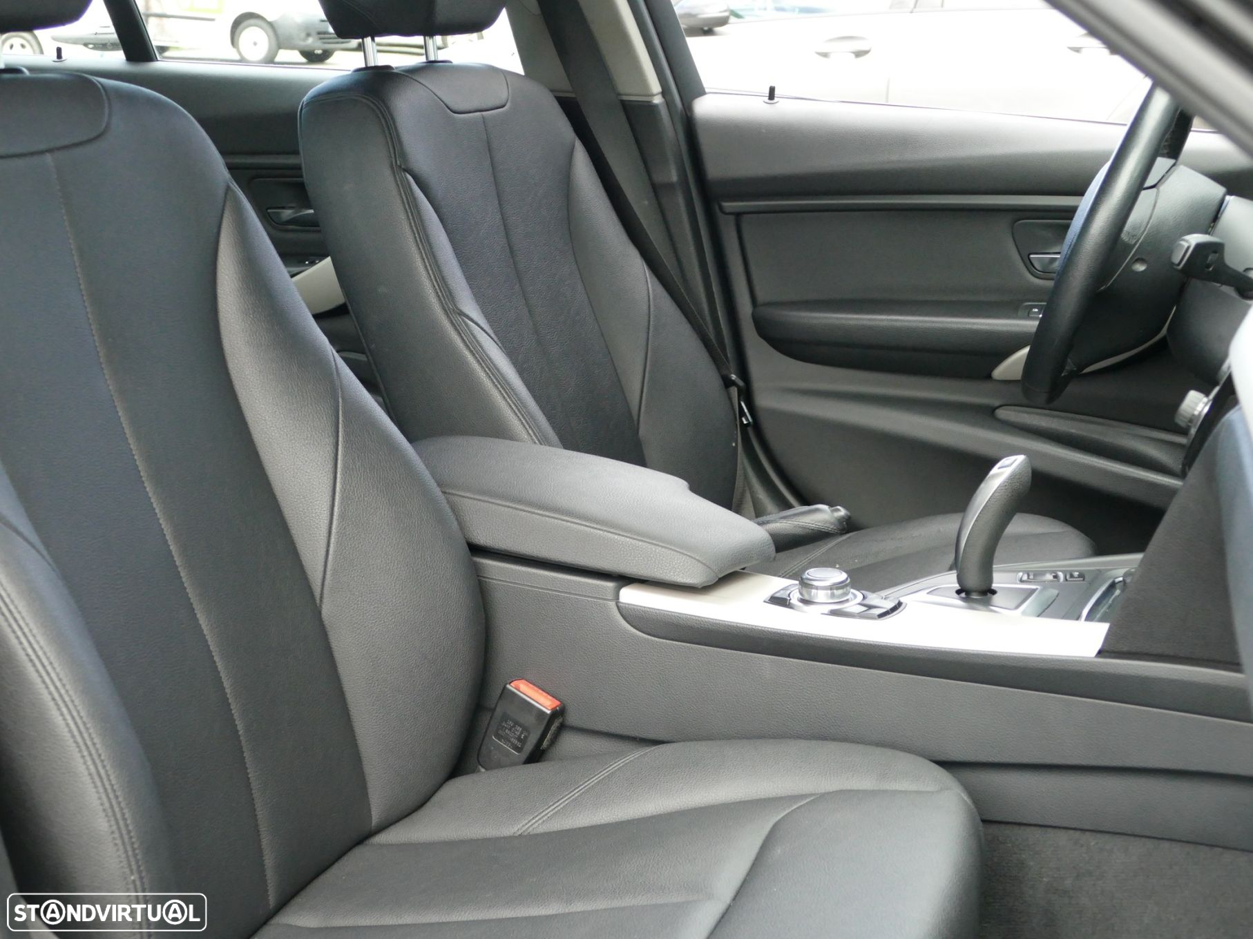 BMW 318 d Touring Aut. Modern Line - 21