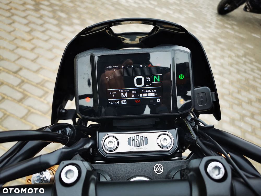 Yamaha XSR - 16