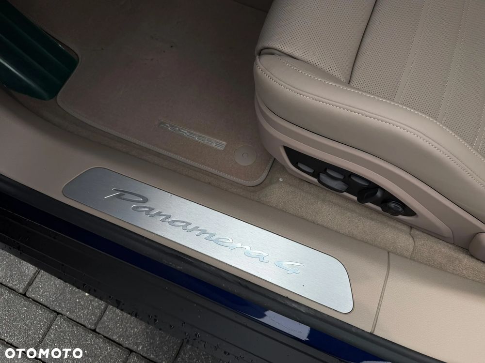 Porsche Panamera - 31