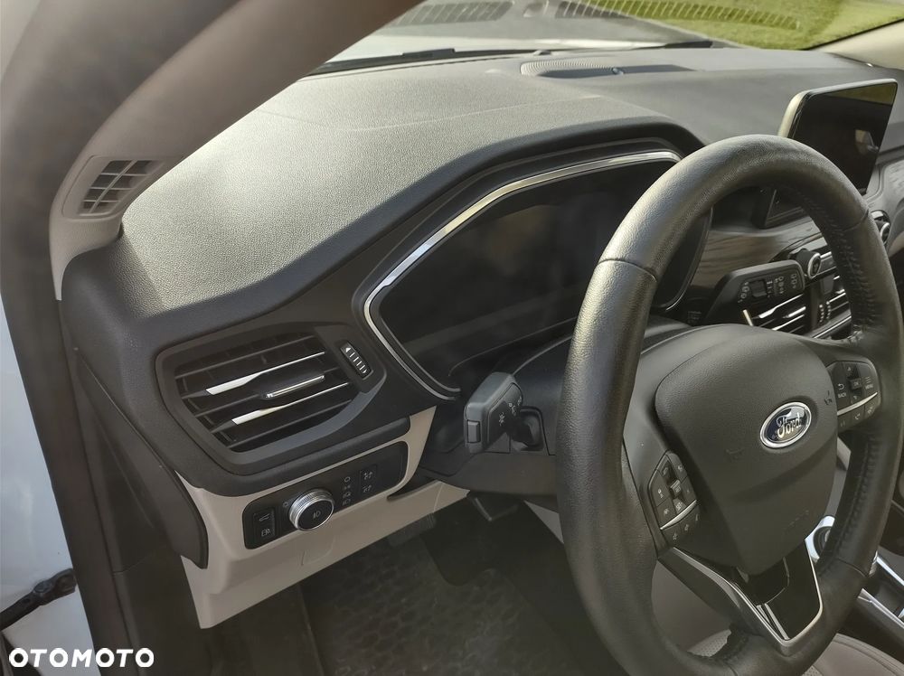 Ford Kuga - 27