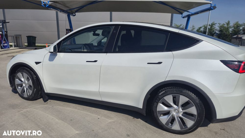 TESLA Model Y 2023 — imagine 2