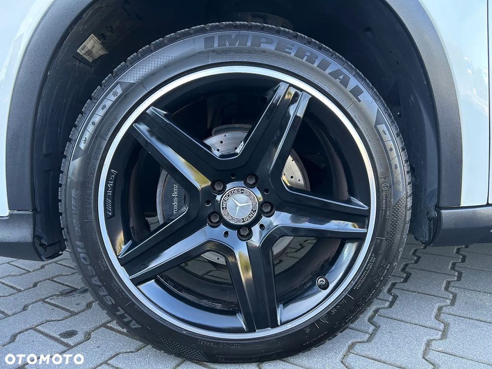 Mercedes-Benz GLA - 11