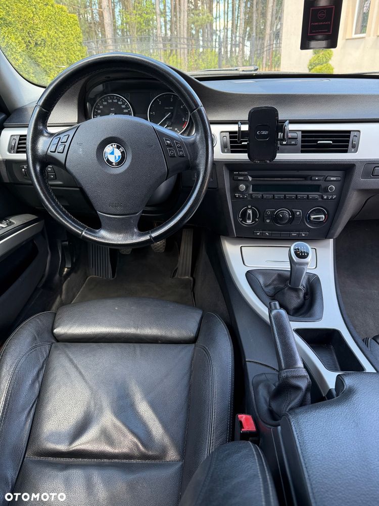 BMW Seria 3 318d - 4