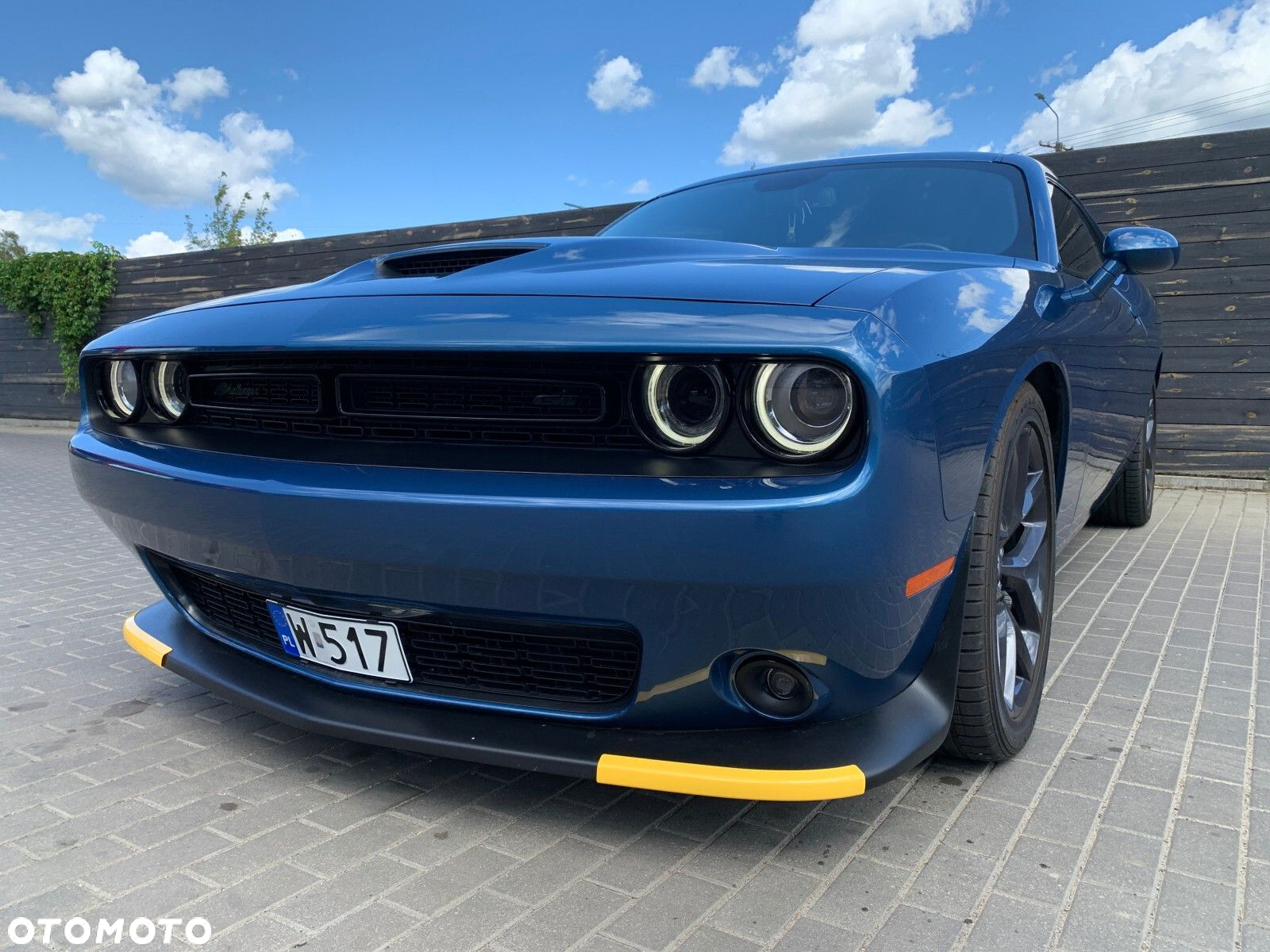 Dodge Challenger - 12