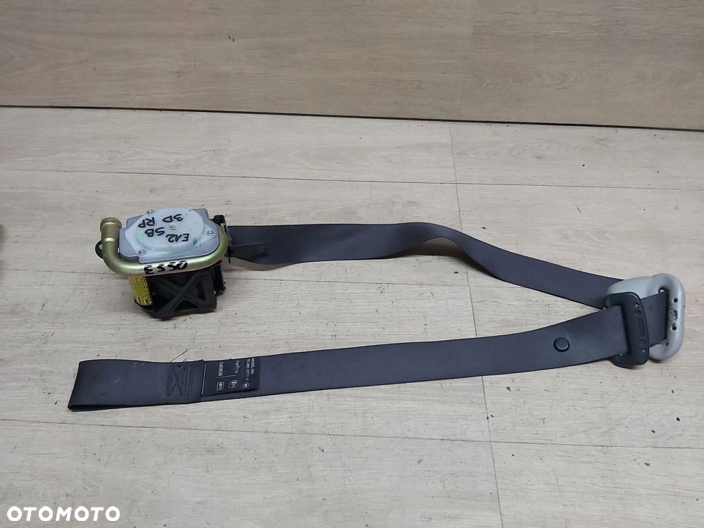 Toyota Corolla E12 pas bezpieczeństwa prawy przód 3D - 16