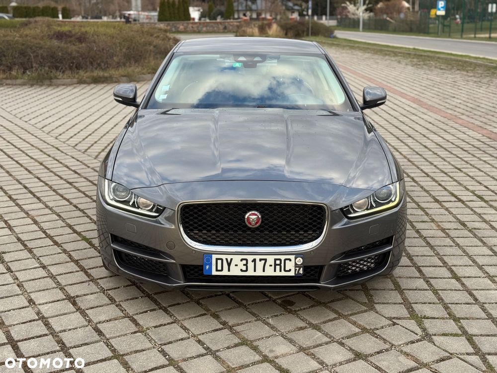 Jaguar XE 2.0 D AWD Prestige - 2