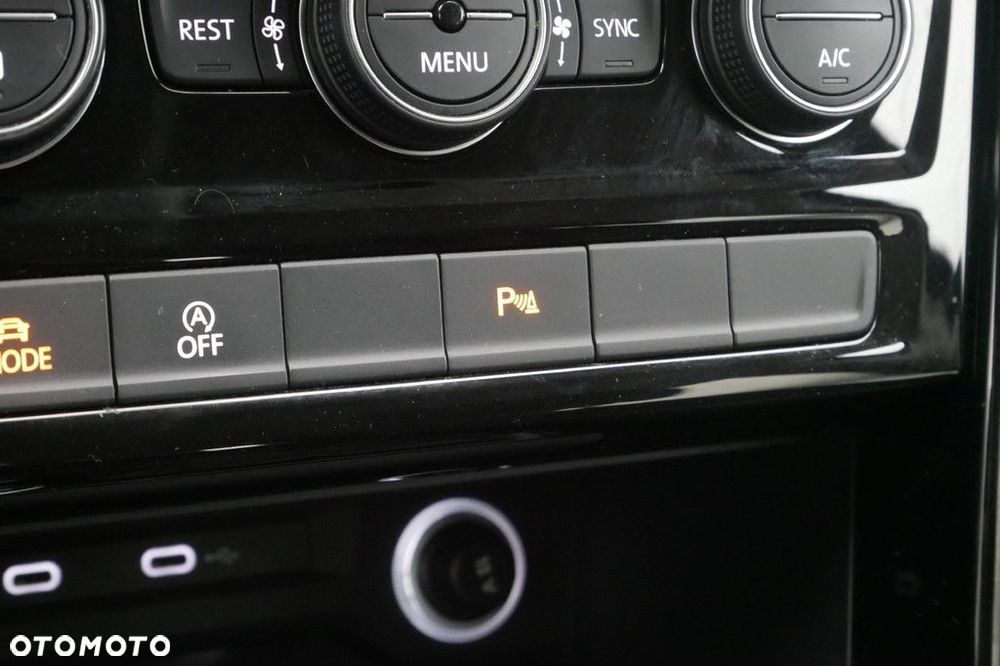 Volkswagen Touran - 17