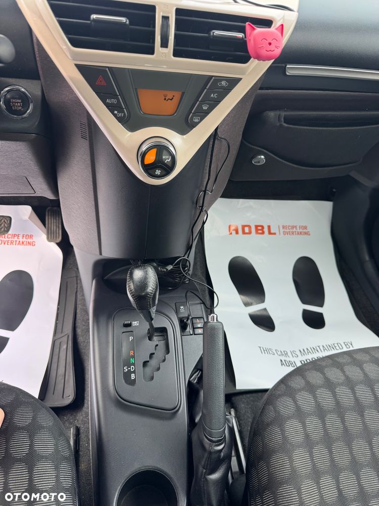 Toyota iQ 1.0 Multidrive + - 14
