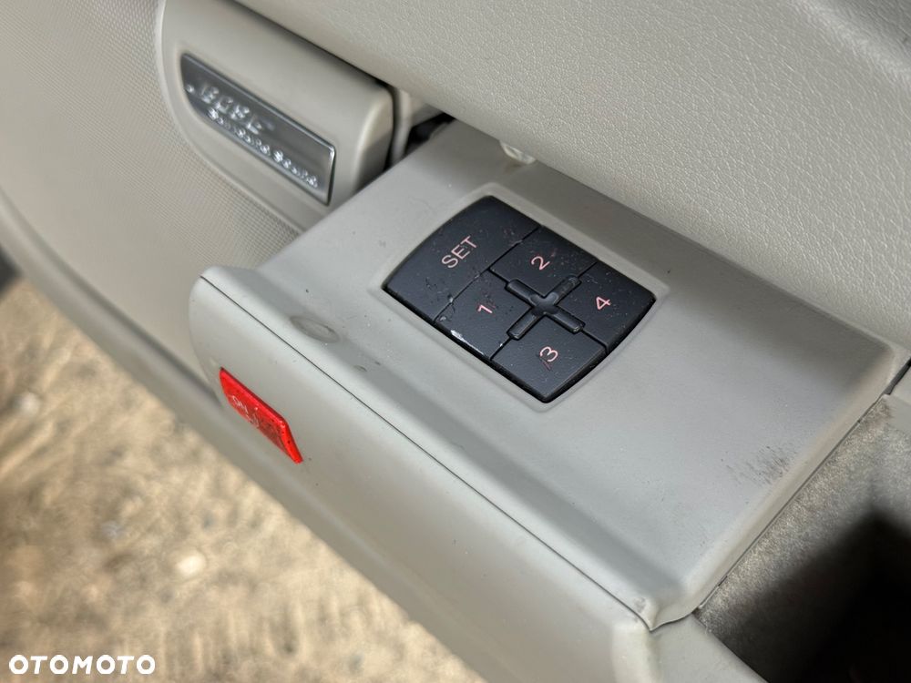 Audi A8 3.7 Quattro - 25
